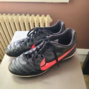 New Nike Youth Soccer Cleats Black Size 3Y